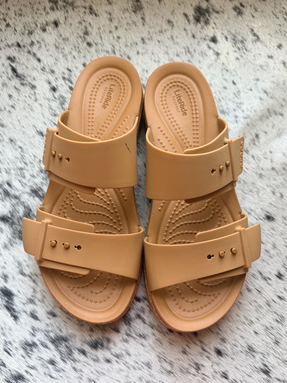NWOT Crocs Brooklyn Buckle Flat Sandals - Picture 6 of 9